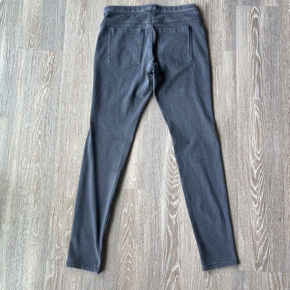 Hue Jeggings in Distressed Grey (s) - Picture 3 of 4
